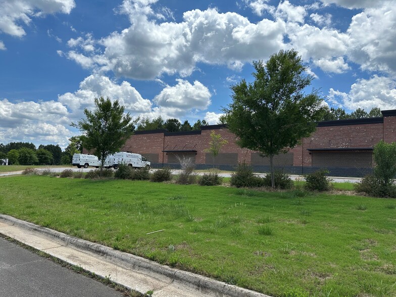 140 Weathers st, Youngsville, NC for lease - Building Photo - Image 1 of 20