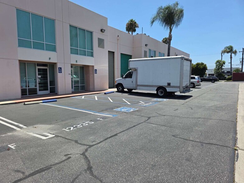 12335 Denholm Dr, El Monte, CA for lease - Interior Photo - Image 2 of 22