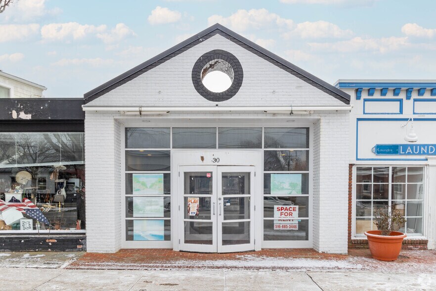 30 Nugent St, Southampton, NY à louer - Photo du bâtiment - Image 1 de 15
