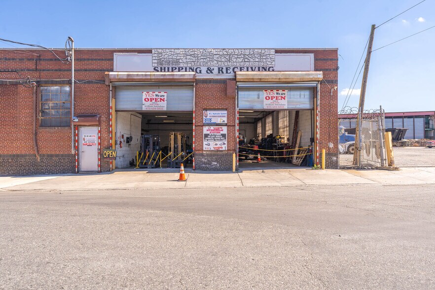 370-376 Adams St, Newark, NJ à louer - Photo du bâtiment - Image 2 de 18