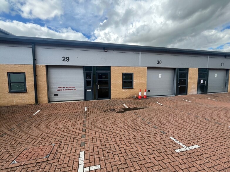 Works Rd, Letchworth Garden City for lease - Building Photo - Image 2 of 7