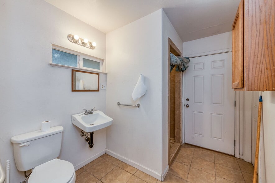 12835 McKinley Ave, Sanger, CA for lease - Building Photo - Image 2 of 17