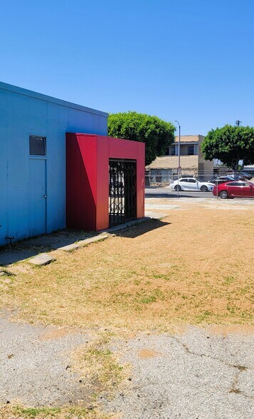 2400 W Florence Ave, Los Angeles, CA à vendre - Photo du bâtiment - Image 2 de 5