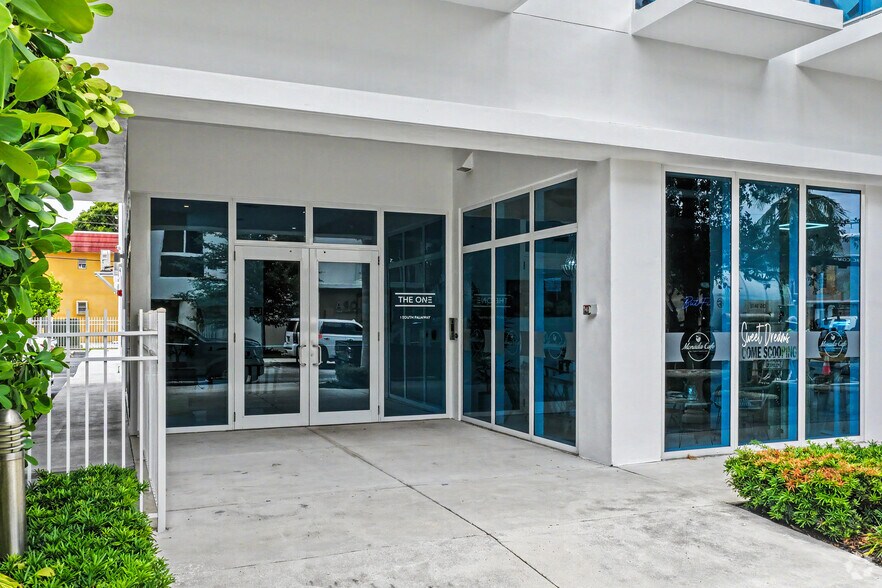 1 S Palmway, Lake Worth, FL à vendre - Photo du bâtiment - Image 2 de 4