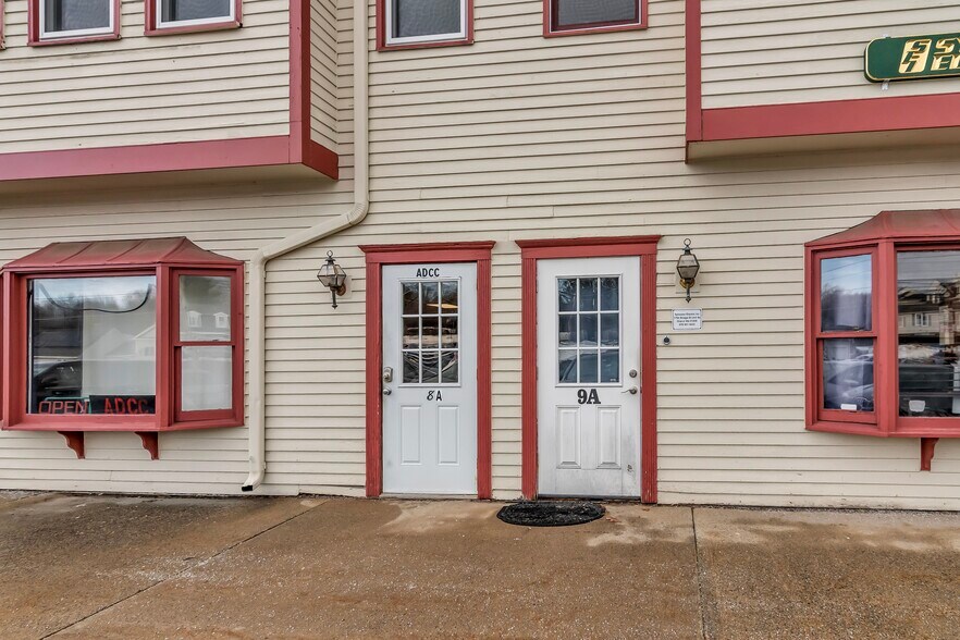 1794 Bridge St, Dracut, MA à vendre - Photo du bâtiment - Image 2 de 23