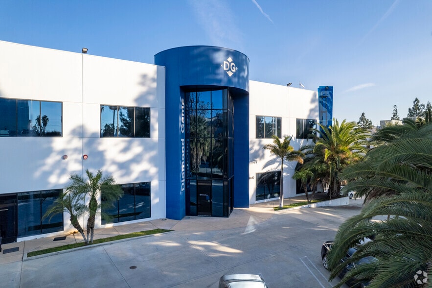 9340-9400 Penfield Ave, Chatsworth, CA for lease - Primary Photo - Image 1 of 5