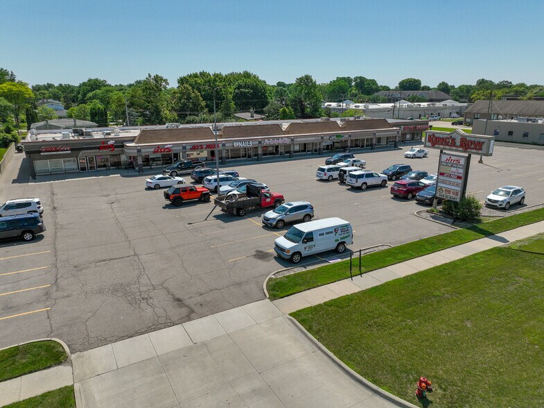 5060-5120 Rochester Rd, Troy, MI à louer - Photo du bâtiment - Image 2 de 4