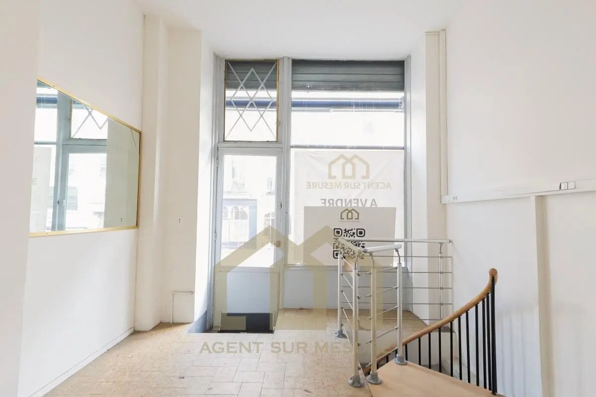 40 Rue Saint-Jacques, Paris for sale Interior Photo- Image 1 of 7