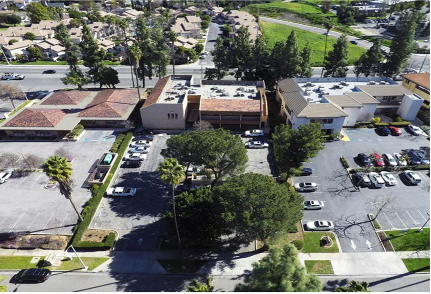 5015 Canyon Crest Dr, Riverside, CA à louer - Photo du bâtiment - Image 2 de 7
