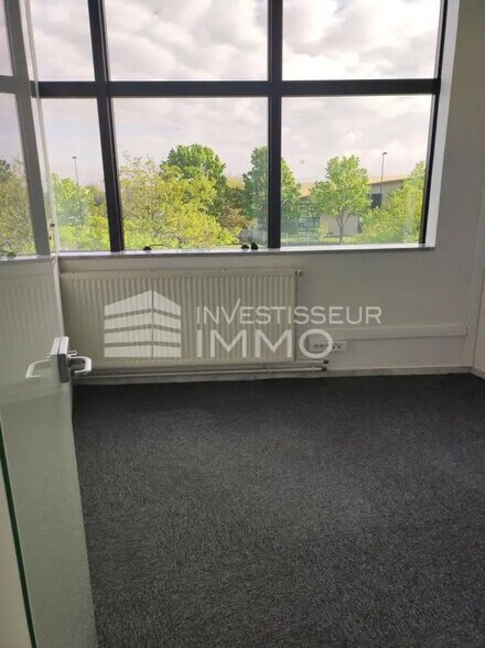 Office in Champigny-sur-Marne for lease - Interior Photo - Image 3 of 10