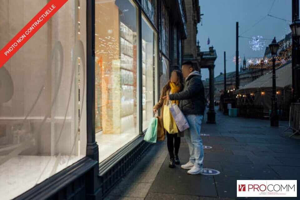 Retail in Fontenay-sous-Bois for lease Building Photo- Image 1 of 4
