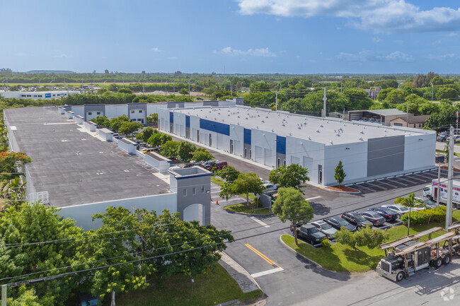 Plus de détails pour 23701 SW 132nd Ave, Homestead, FL - Industriel à louer