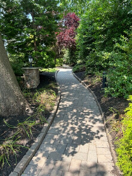 25 E Linden Ave, Englewood, NJ à vendre - Photo du bâtiment - Image 2 de 23