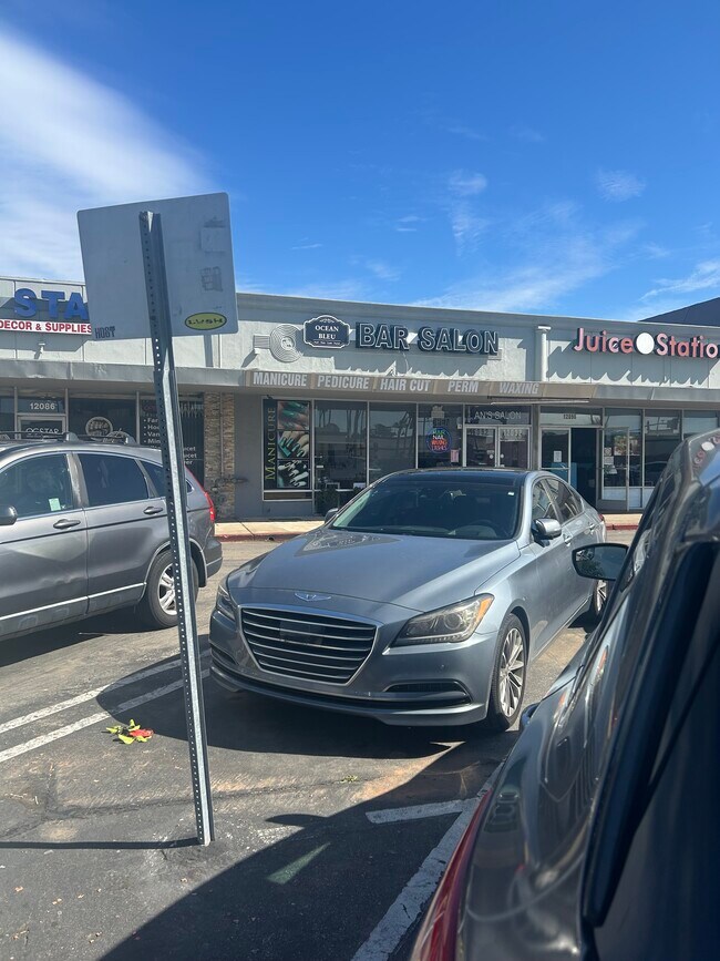Plus de détails pour 12092-12096 Brookhurst St, Garden Grove, CA - Commerce de détail à vendre