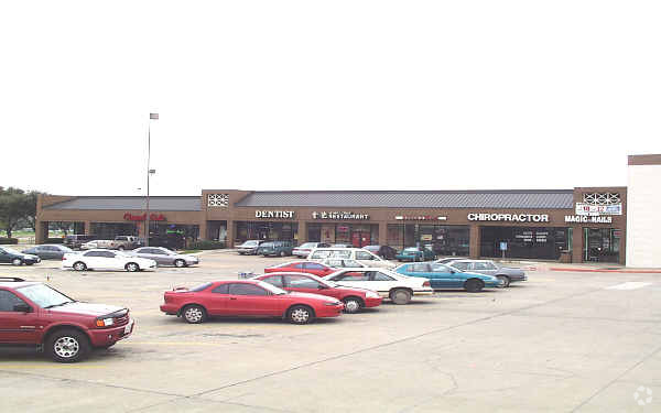 2596 E Arkansas Ln, Arlington, TX for lease - Primary Photo - Image 1 of 5