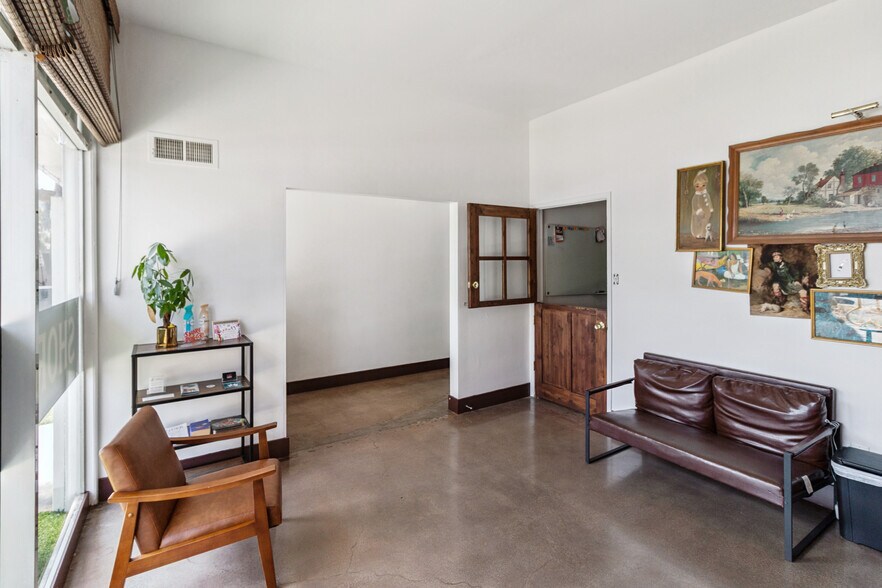 325 Atlantic Ave, Long Beach, CA à vendre - Photo du bâtiment - Image 3 de 7