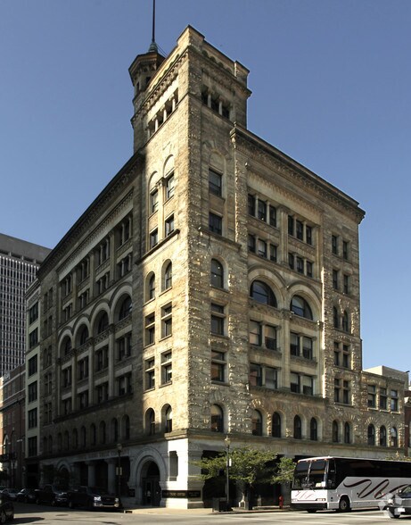 200 S 5th St, Louisville, KY à louer - Photo du bâtiment - Image 1 de 18