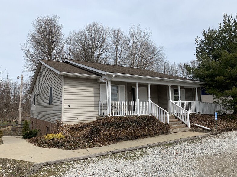 589 Main, Geneva, OH à vendre - Photo principale - Image 1 de 1