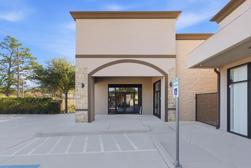 8719 Highway 6 N, Houston, TX à louer - Photo du bâtiment - Image 3 de 6