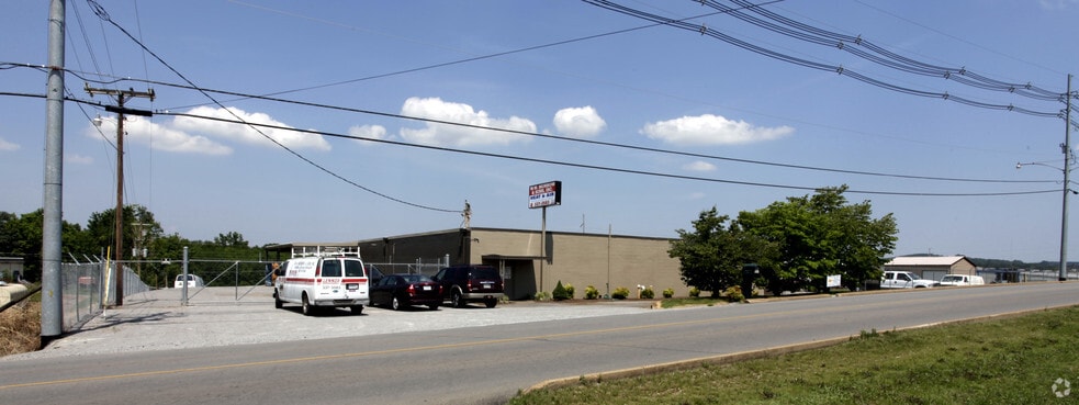 132 Industrial Park Rd, Sweetwater, TN for lease - Building Photo - Image 2 of 10