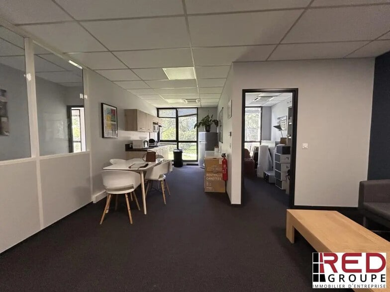 Office in Aix-en-Provence for lease - Building Photo - Image 3 of 5