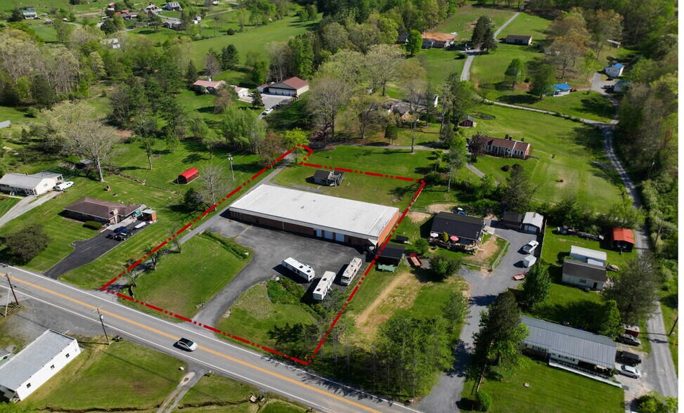 868 State Route 3 and 12, Hinton, WV à vendre - Photo du bâtiment - Image 1 de 78