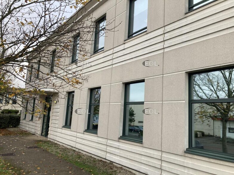 Office in Créteil for lease - Building Photo - Image 2 of 2