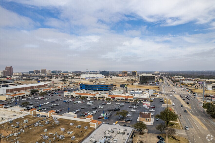12815-12835 Preston Rd, Dallas, TX à louer - Photo du bâtiment - Image 2 de 3