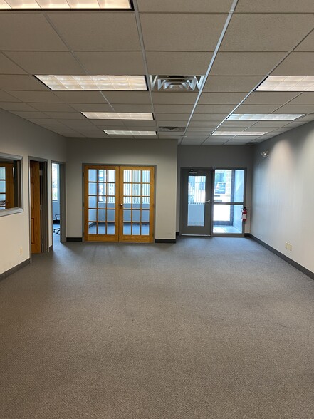 10143 Royalton Rd, North Royalton, OH for lease - Interior Photo - Image 2 of 16