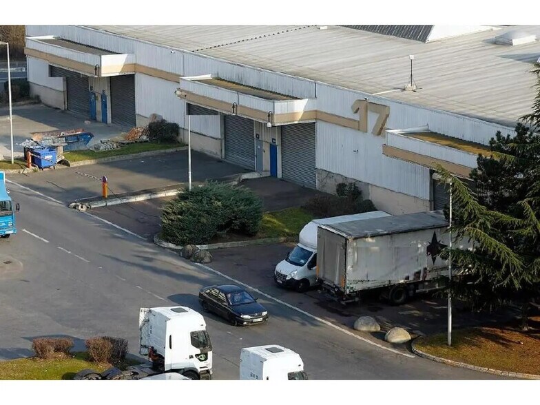 Flex in Aulnay-sous-Bois for lease - Building Photo - Image 1 of 8