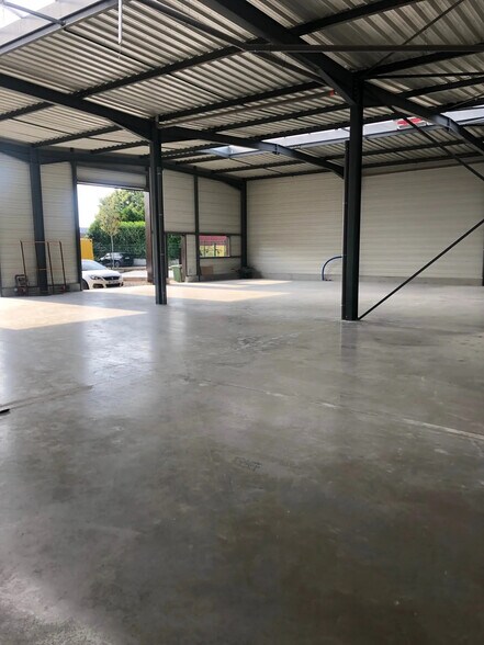 Industrial in Méré for lease - Interior Photo - Image 2 of 4