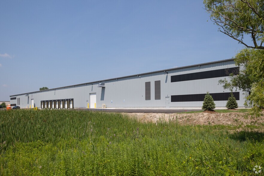 5400 International Pkwy, Grand Rapids, MI à louer - Photo du bâtiment - Image 2 de 8