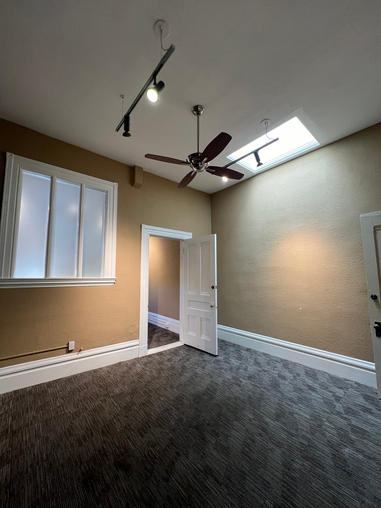 625-635 State St, Santa Barbara, CA for lease Interior Photo- Image 1 of 2