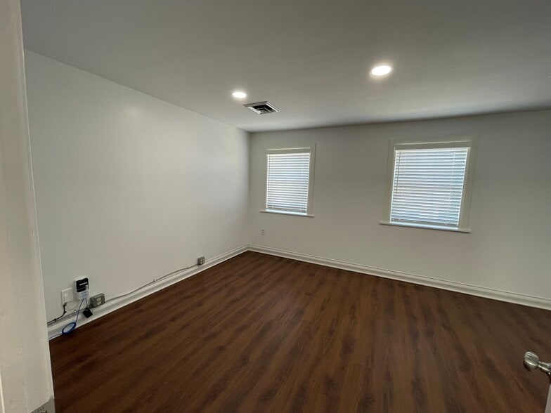 6928 Miami Ave, Cincinnati, OH à louer - Photo du bâtiment - Image 3 de 10
