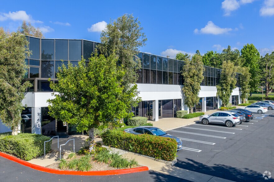 9007 Arrow Rt, Rancho Cucamonga, CA à vendre - Photo du bâtiment - Image 2 de 6
