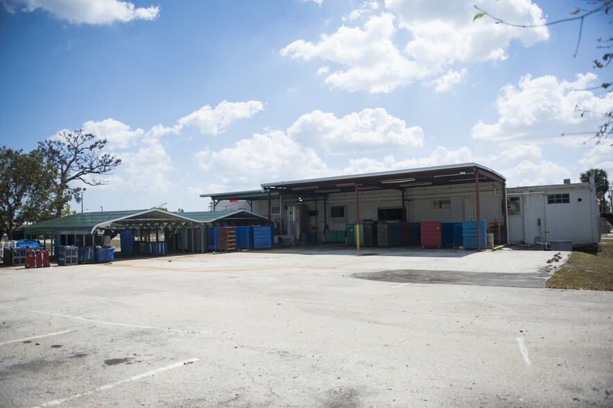 2610 Orange Ave, Fort Pierce, FL à louer - Photo du bâtiment - Image 2 de 16