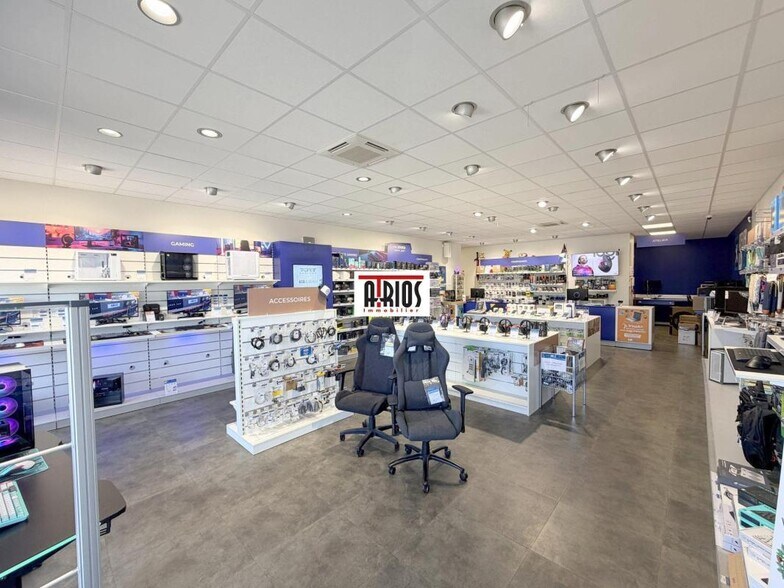 Retail in La Garde for lease - Interior Photo - Image 1 of 8