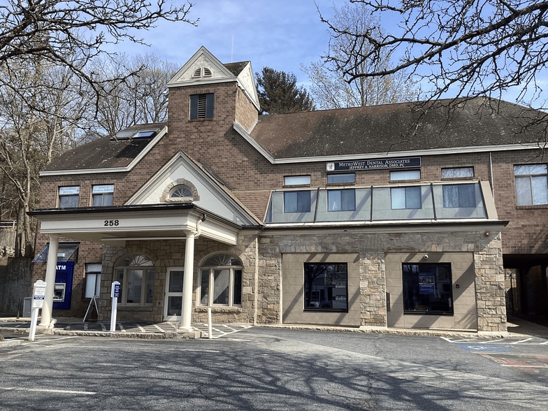 258 Washington St, Wellesley, MA for sale - Building Photo - Image 1 of 6