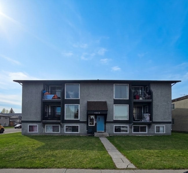 Plus de détails pour 4503 73rd St NW, Calgary, AB - Multi-résidentiel à vendre