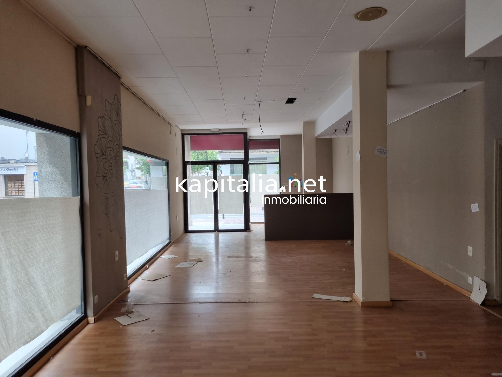 Retail in Ontinyent, Valencia for lease Primary Photo- Image 1 of 5