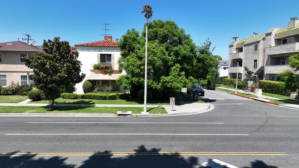 369 S Elm Dr, Beverly Hills, CA à vendre - Photo du bâtiment - Image 3 de 8