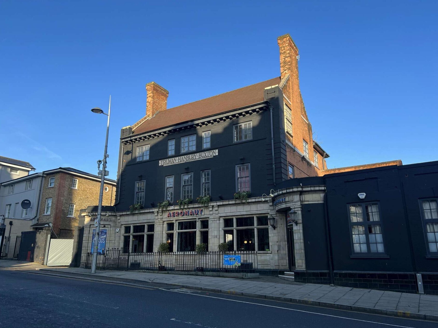 264 High St, Londres à louer Photo du bâtiment- Image 1 de 4