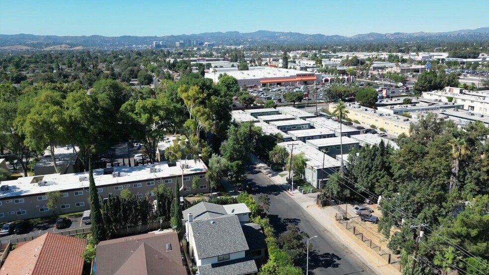 69 Units | Canoga Park CA portefeuille de 2 propriétés à vendre sur LoopNet.ca - Vidéo sur l’inscription commerciale - Image 2 de 9