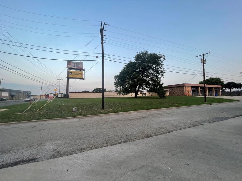 2424 W. Adams and 110 N. 49th St ave, Temple, TX for sale - Building Photo - Image 3 of 3