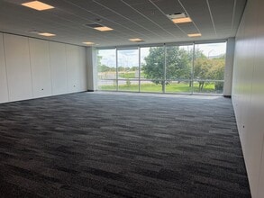 1960 Kimball Ave, Manhattan, KS for lease Interior Photo- Image 2 of 3