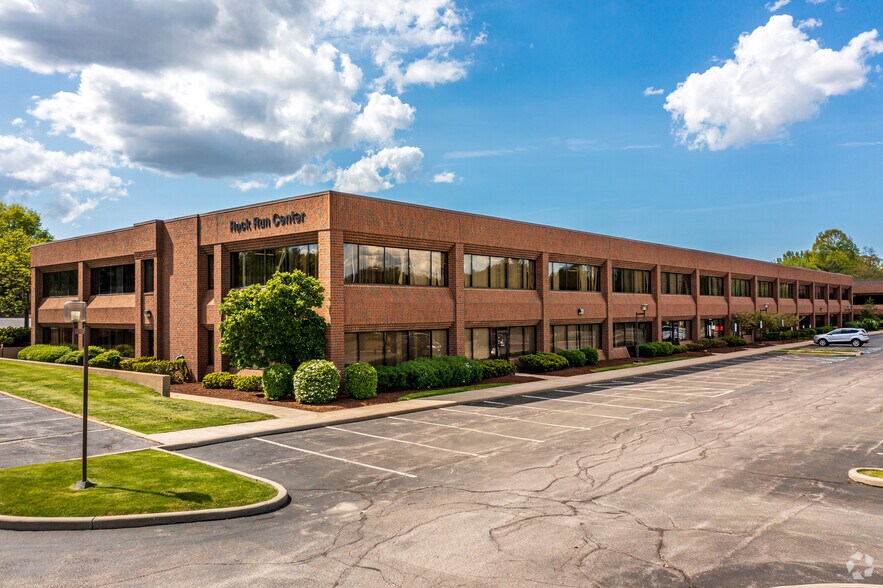 5700 Lombardo Center, Seven Hills, OH à louer - Photo du bâtiment - Image 1 de 10