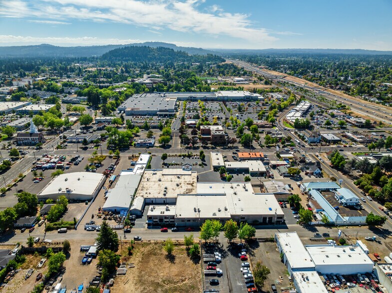 9952 SE Oak St, Portland, OR à vendre - Photo du bâtiment - Image 3 de 7