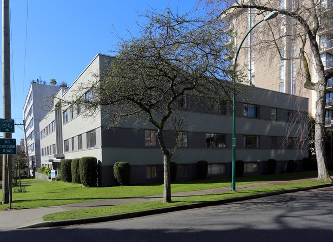 Plus de détails pour 1025 Chilco St, Vancouver, BC - Multi-résidentiel à vendre