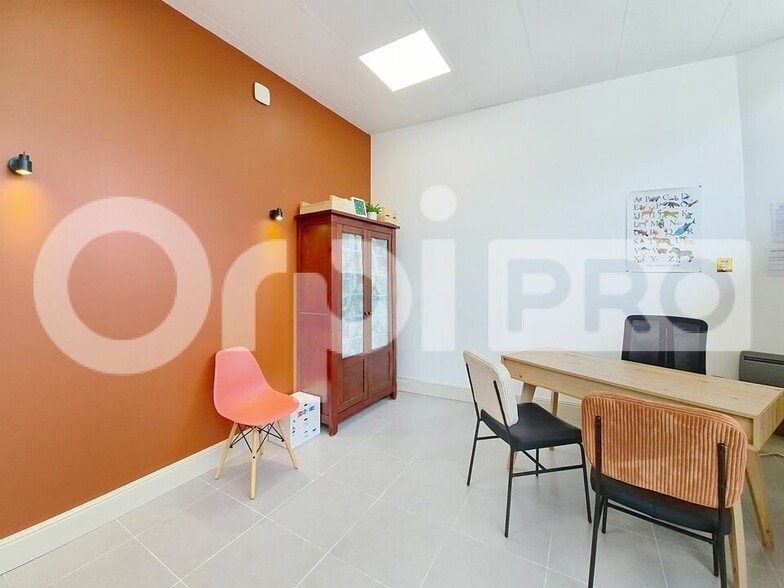 Office/Medical in Soissons for lease - Interior Photo - Image 2 of 5