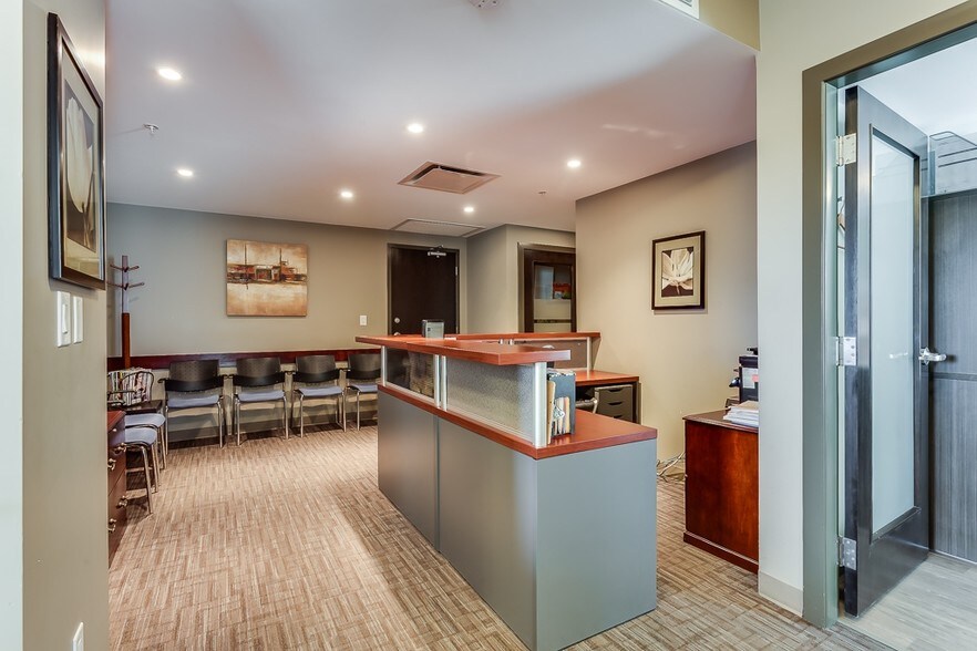 888 4th Ave SW, Calgary, AB à vendre - Photo intérieure - Image 2 de 34